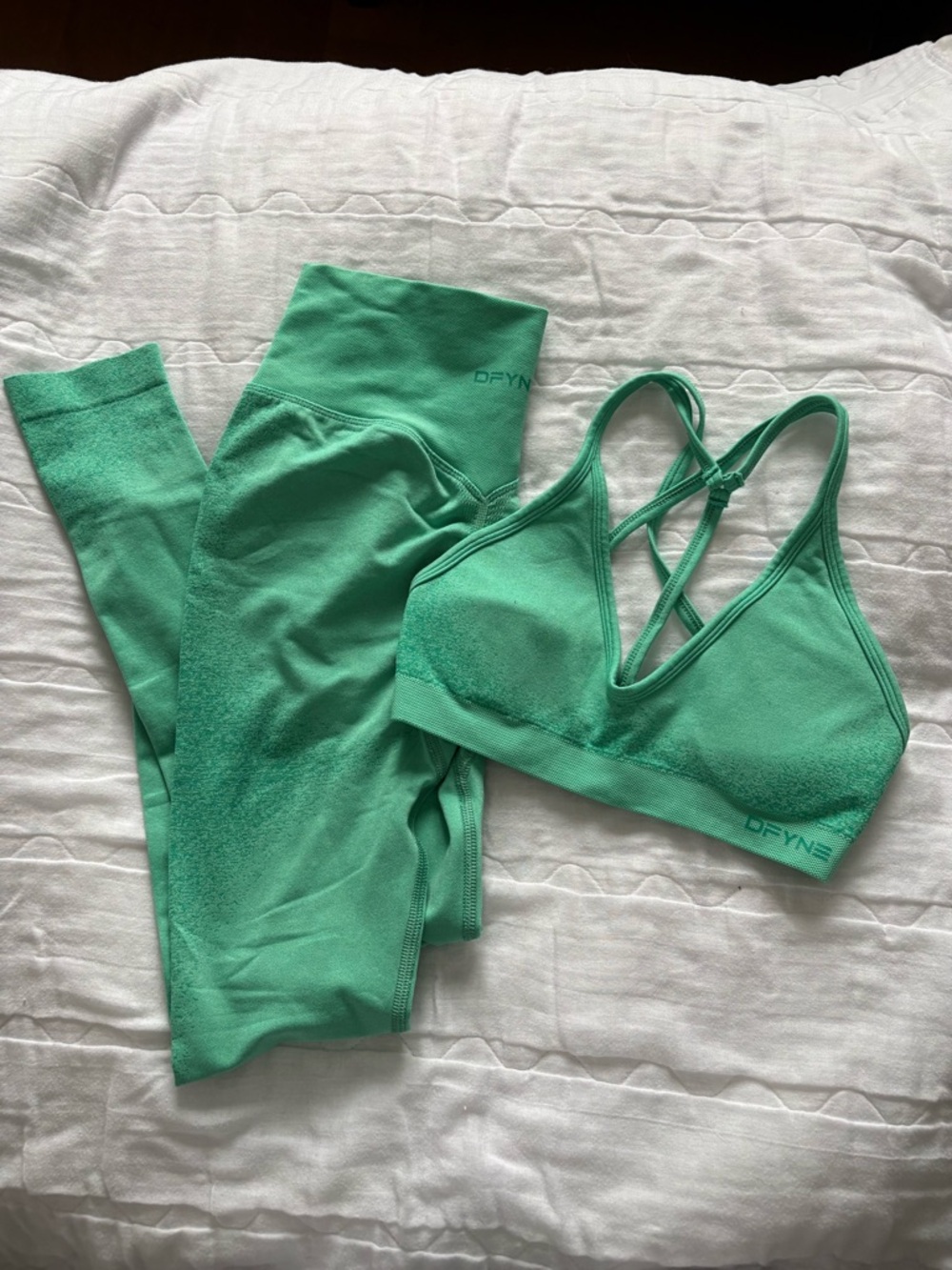 Dfyne turquoise Green workout set, leggings and sports bra